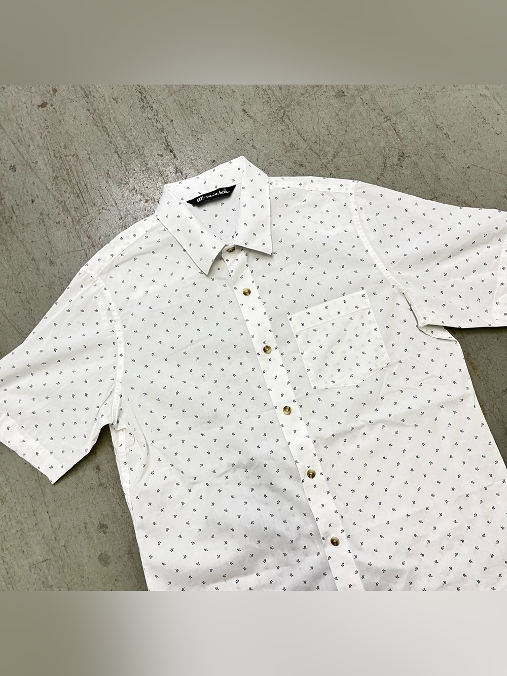Travis Mathew White Short-Sleeve Button-Down with Navy Chevron Print Size Small